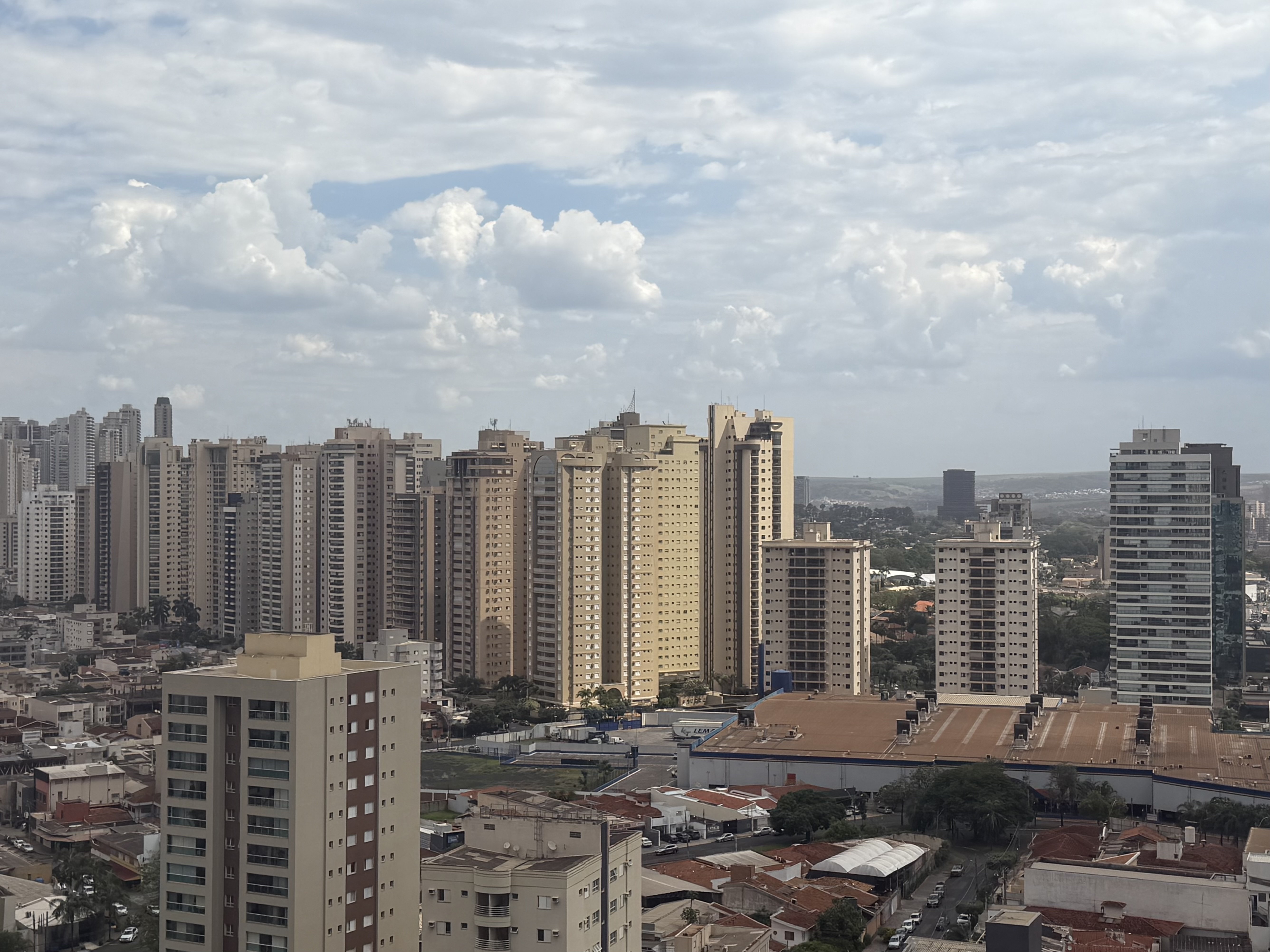 Vista de Ribeirão Preto pelo consultório